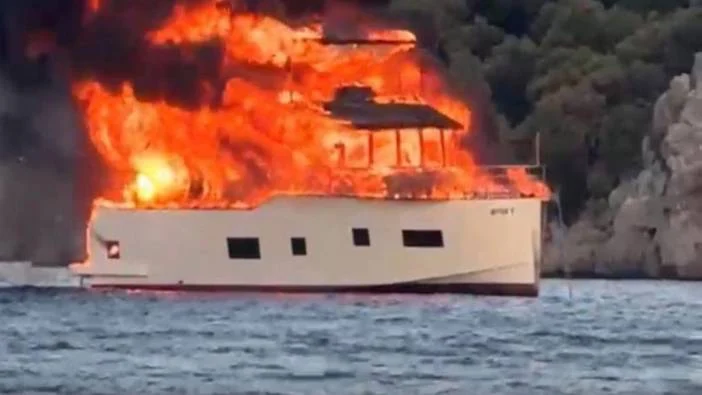 Fethiye’de yat yandı, 4 kişi denize atlayarak kurtuldu 2 Fethiye’de yat yandı, 4 kişi denize atlayarak kurtuldu