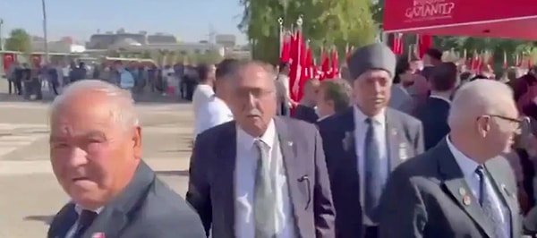 30 Ağustos töreninde İsmail Haniye posteri gerginliği