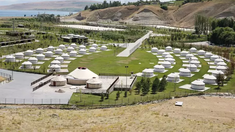 Kabine toplantısı için Ahlat’ta otağlar kuruluyor 5 Kabine toplantısı için Ahlat’ta otağlar kuruluyor