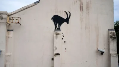 Londra'da gizemli keçiden sonra gizemli filin de Banksy'nin eseri olduğu ortaya çıktı