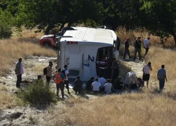 Otobüs şarampole devrildi! 2’si ağır, 22 yaralı