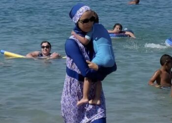 Plajlara tesettür mayo ile girmek yasaklandı