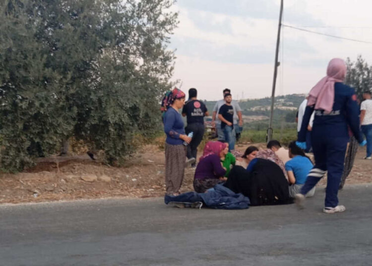 Yol verme kavgası silahlı çatışmaya dönüştü; 3 ölü, 6 yaralı 1 Yol verme kavgası silahlı çatışmaya dönüştü; 3 ölü, 6 yaralı