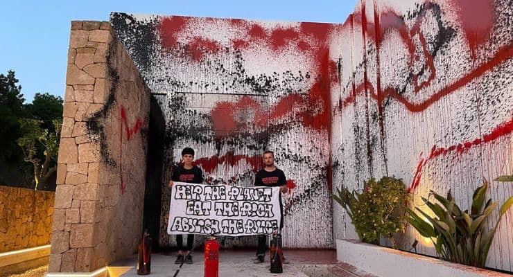 İklim aktivistleri, Messi’nin malikanesinin duvarlarını boyadı 1 İklim aktivistleri, Messi’nin malikanesinin duvarlarını boyadı