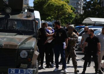 Eskişehir’de Nazi amblemli kostümle 5 kişiyi yaralayan saldırgan tutuklandı: Hazırlık yapmış