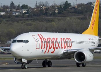 Yolcu olay çıkarınca uçak İzmir’e acil iniş yaptı