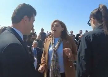 Afyon’da ‘plastik sandalye’ krizi: CHP’li Belediye Başkanı oturmayı reddetti