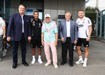 Rahmi Koç’tan Beşiktaş’a havalimanında özel uğurlama