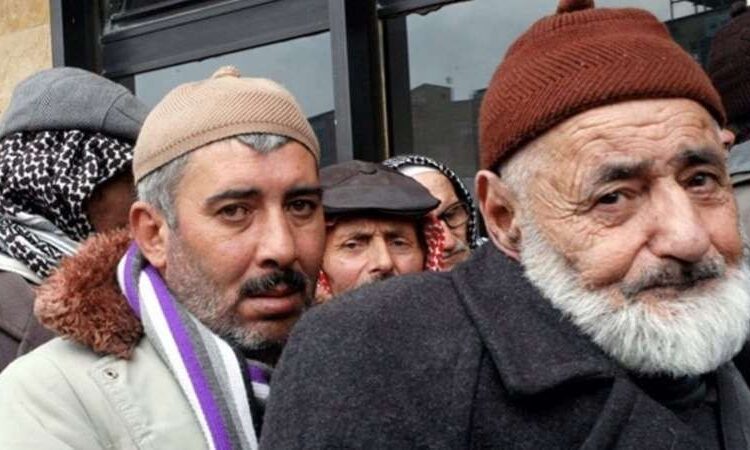 Emeklilere müjde; şezlong ve şemsiyeler bedava olacak! 1 Emeklilere müjde; şezlong ve şemsiyeler bedava olacak!