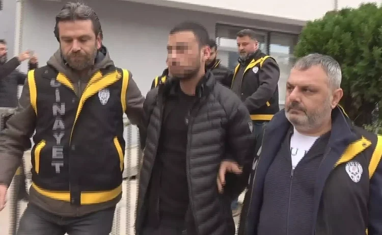 Türkiye'nin konuştuğu ve iyi hal ile cezaevinden salıverilen suç makinesi, yakalanınca intihar etti 1 Türkiye’nin konuştuğu ve iyi hal ile cezaevinden salıverilen suç makinesi, yakalanınca intihar etti