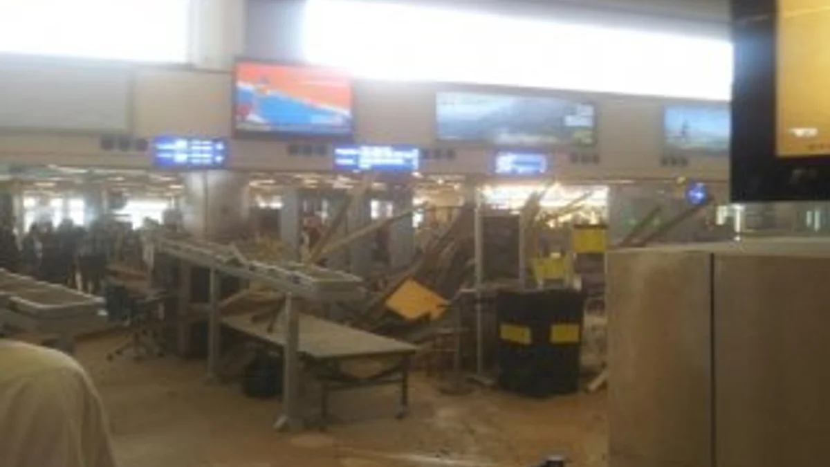 Havalimanı arazisindeki hastanenin tavanı çöktü: Bir bebek hayatını kaybetti