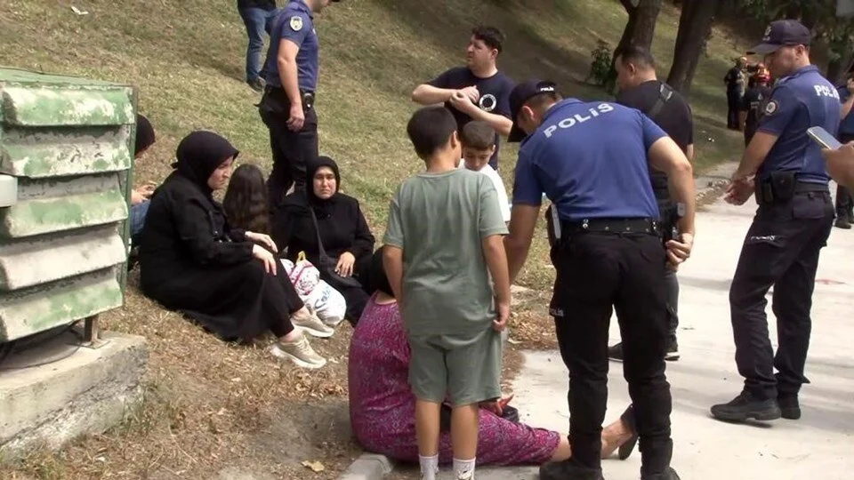 Aynı yerde yine kaza; TIR, İETT otobüsünün üzerine devrildi 5 Aynı yerde yine kaza; TIR, İETT otobüsünün üzerine devrildi