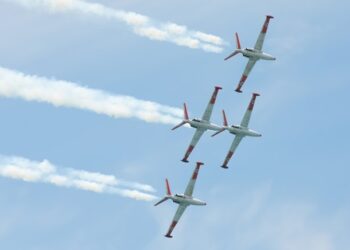 Uçak denize çakıldı, pilot öldü