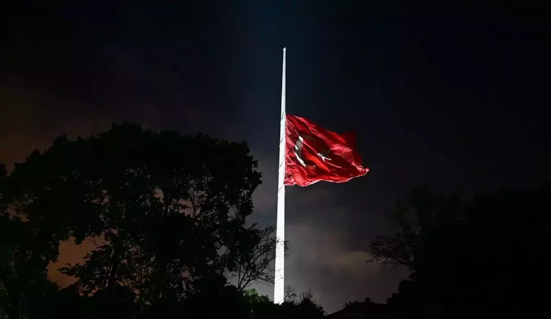 ‘33 şehit varken yas ilan edilmedi, bir siyasi parti genel başkanı için yas ilan edildi’