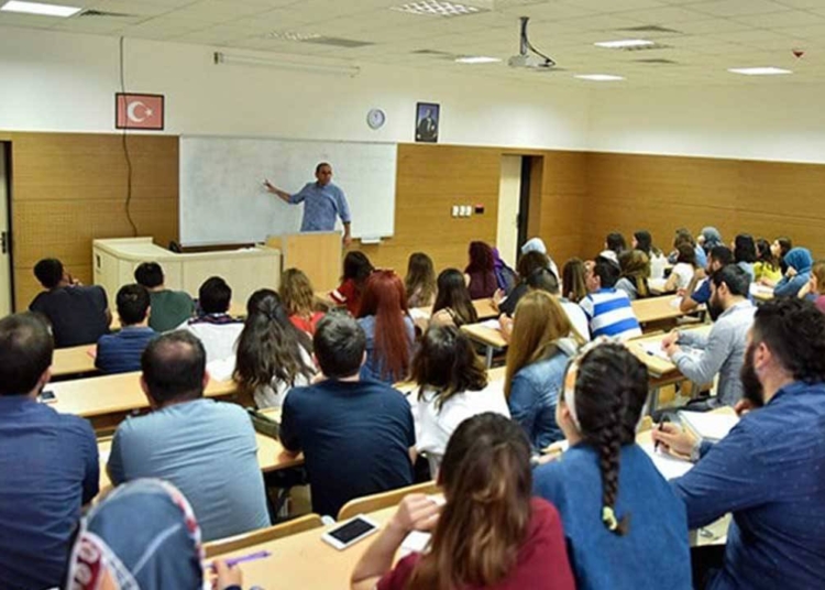 Üniversitelerde göstere göstere torpil: İlana doğrudan adayların kitap ve çalışmalarını yazdılar