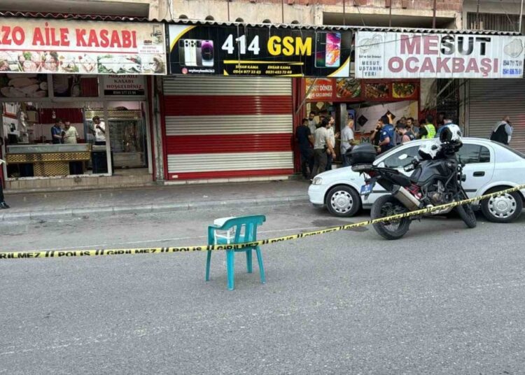 Husumetli akraba üyeleri arasında borç-alacak kavgası: 3 ölü, 4 yaralı