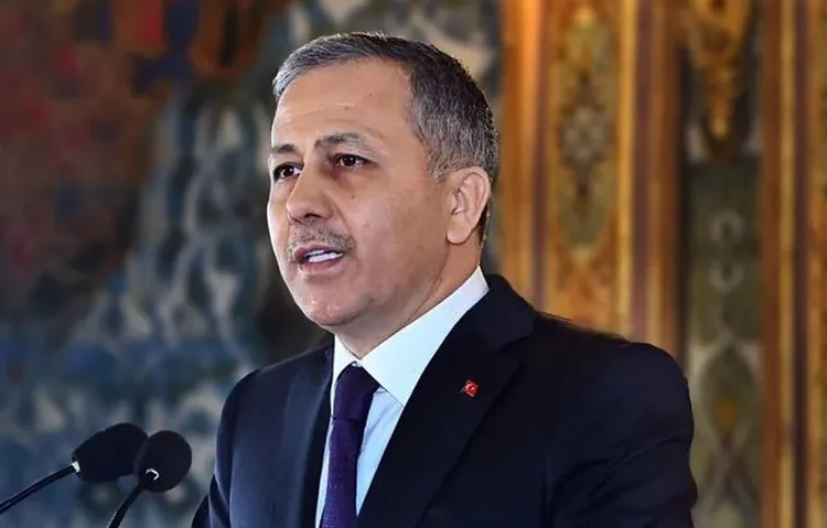 Saygı Öztürk: Ali Yerlikaya'nın konutundaki yabancılar kim, tuzak mı kuruldu? 1 Saygı Öztürk: Ali Yerlikaya’nın konutundaki yabancılar kim, tuzak mı kuruldu?