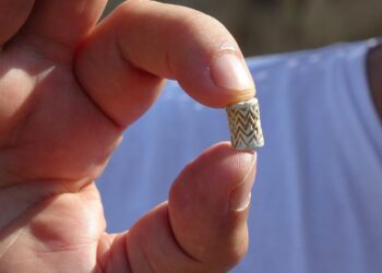 Çanakkale’deki kazıda 3 bin 900 yıllık silindir mühür bulundu