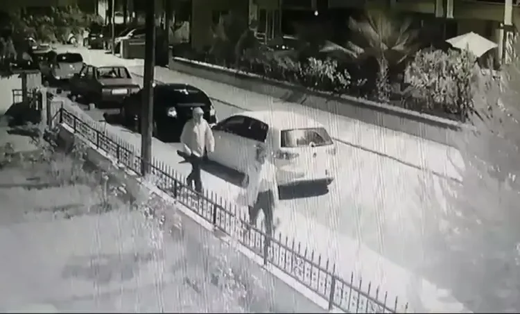 Tokat’ta yolda yürüyen kadın sokak ortasında bıçaklı saldırıya uğradı 1 Tokat’ta yolda yürüyen kadın sokak ortasında bıçaklı saldırıya uğradı