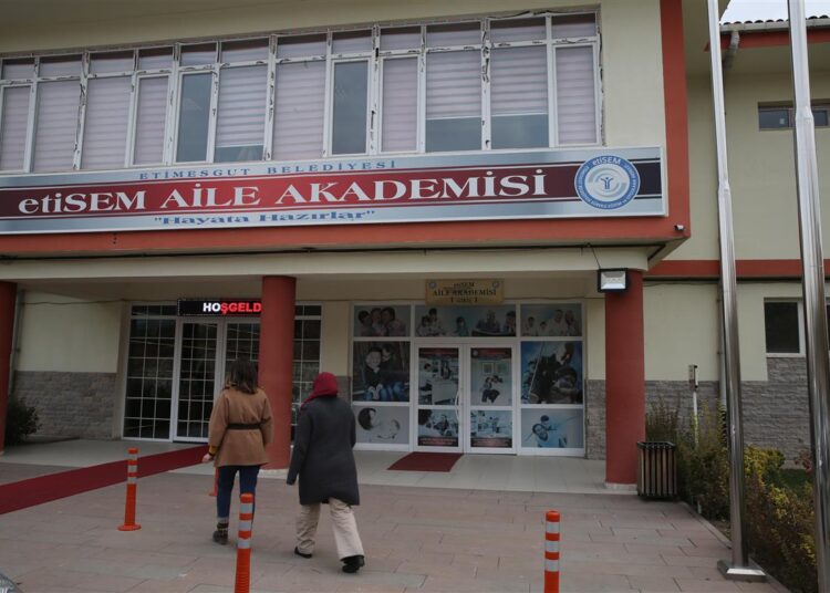 CHP’li Etimesgut Belediyesi, Aile Akademisi'ni kapatıyor 1 CHP’li Etimesgut Belediyesi, Aile Akademisi’ni kapatıyor