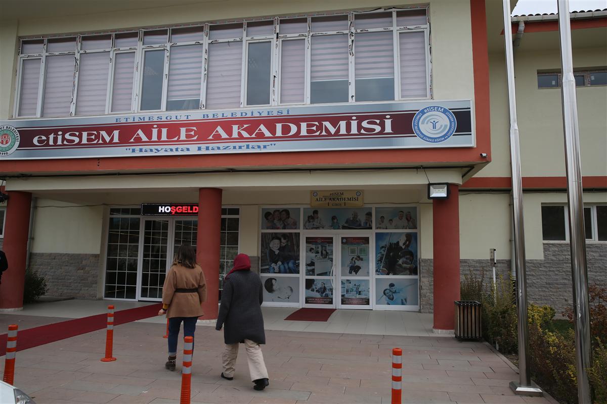 CHP’li Etimesgut Belediyesi, Aile Akademisi'ni kapatıyor 3 CHP’li Etimesgut Belediyesi, Aile Akademisi'ni kapatıyor