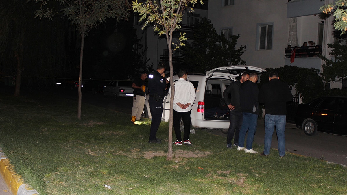Boşanmak isteyen damadına ateş etti, ona siper olan kızı öldü 3 Boşanmak isteyen damadına ateş etti, ona siper olan kızı öldü