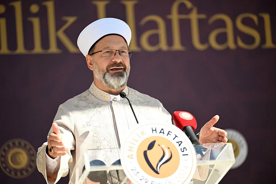 Cezaların işlenen suçlara göre olması gerektiğini söyleyen Ali Erbaş, “Ölümse ölüm, idamsa idam”