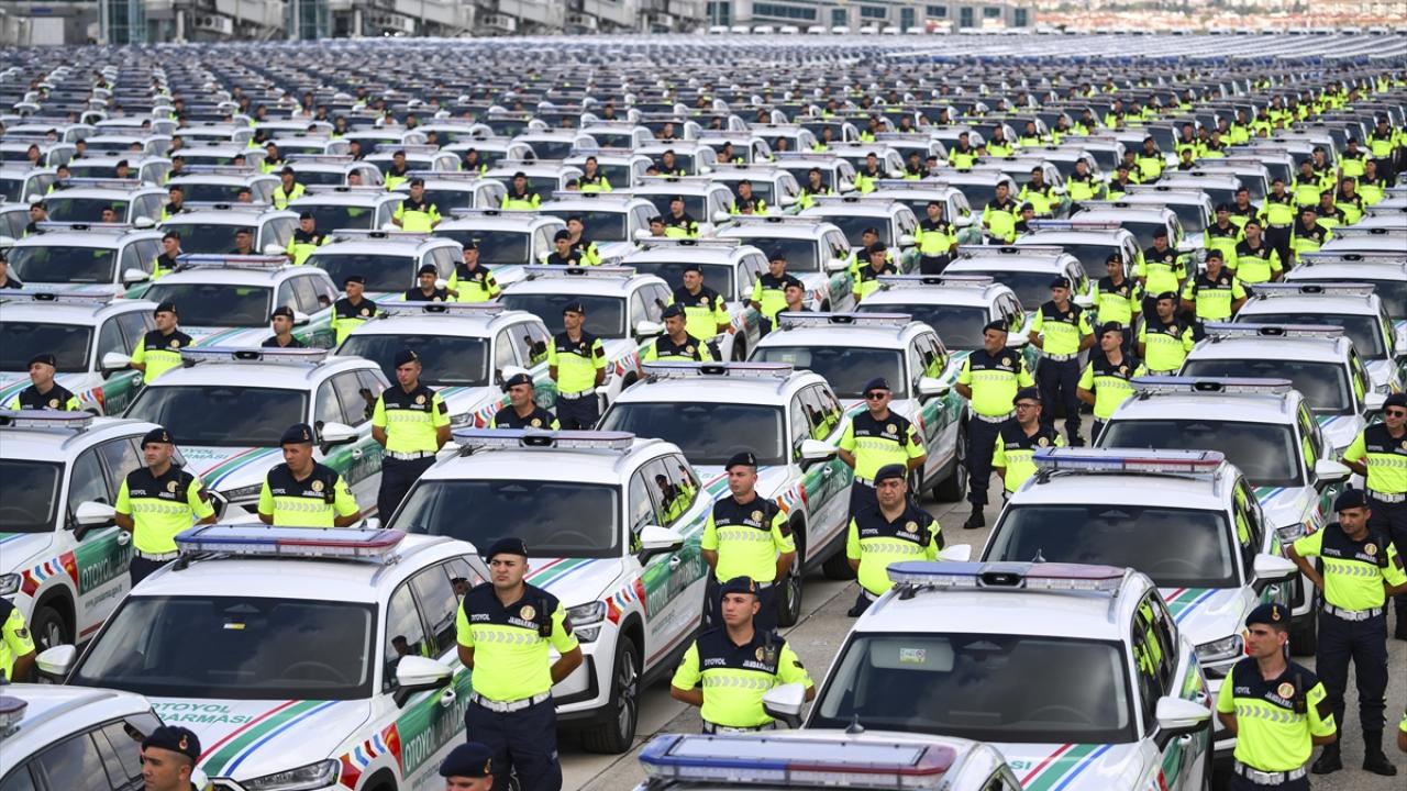 Polis ve Jandarmaya 7 bin 204 yeni araç, törenle hizmete girdi
