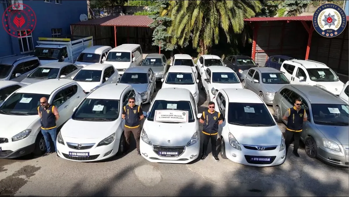 Depremde zarar gören araçları, kaçak arabalarla ‘change’ etmişler 3 Depremde zarar gören araçları, kaçak arabalarla ‘change’ etmişler