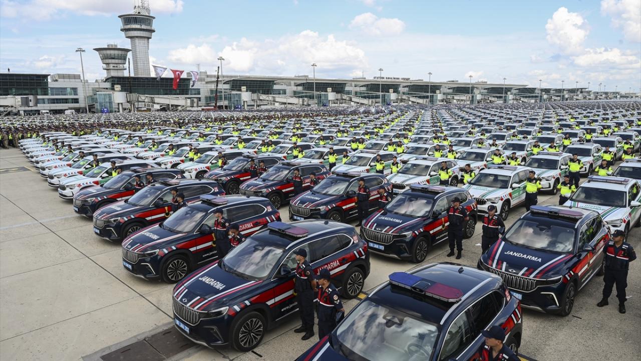 Polis ve Jandarmaya 7 bin 204 yeni araç, törenle hizmete girdi