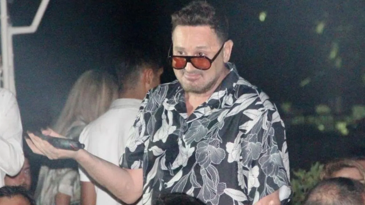 Sahnede fenalaşan ünlü şarkıcı Metin Arolat, hayatını kaybetti 2 Sahnede fenalaşan ünlü şarkıcı Metin Arolat, hayatını kaybetti