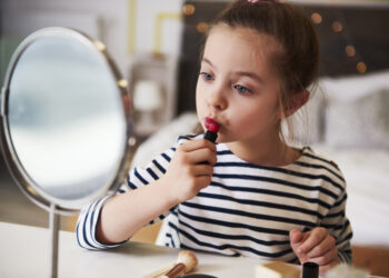 Tuna Cevher yazdı I Çocuklarda makyaj ve cilt bakımı modası: Uzmanlardan kritik uyarılar