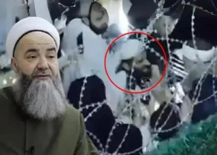 Cübbeli'ye saldıran: İsmailağa'danım, cemaati karıştırdığı için kızgındım! 1 Cübbeli’ye saldıran: İsmailağa’danım, cemaati karıştırdığı için kızgındım!