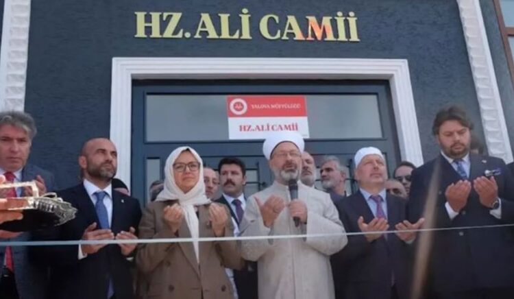 Diyanet Reisi, Kelime-i Şehadet’i eksik okudu 1 Diyanet Reisi, Kelime-i Şehadet’i eksik okudu