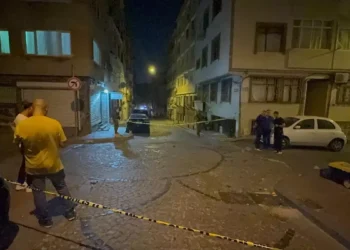 Fatih’te hareketli saatler; polise silahlı saldırı