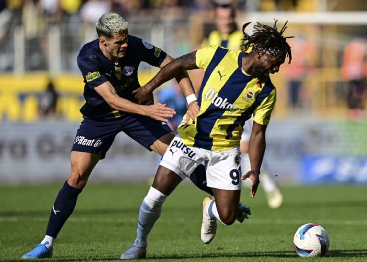 Fenerbahçe, Kasımpaşa engelini ilk yarıda bulduğu gollerle geçti 1 Fenerbahçe, Kasımpaşa engelini ilk yarıda bulduğu gollerle geçti