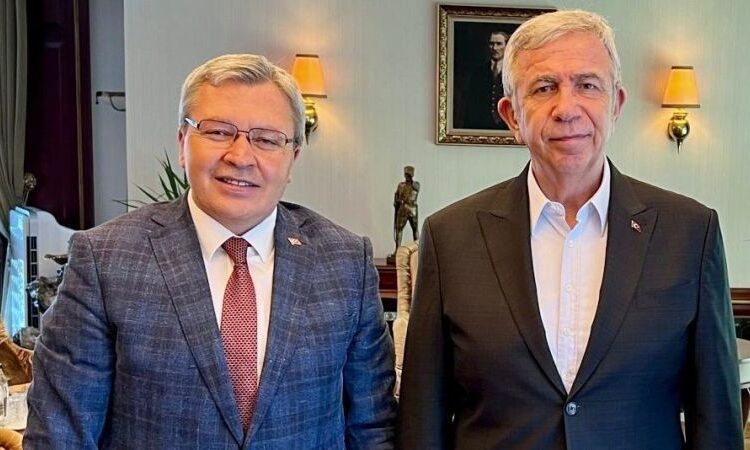 Mansur Yavaş’ın yeni siyasi danışmanı Feramuz Üstün oldu 1 Mansur Yavaş’ın yeni siyasi danışmanı Feramuz Üstün oldu
