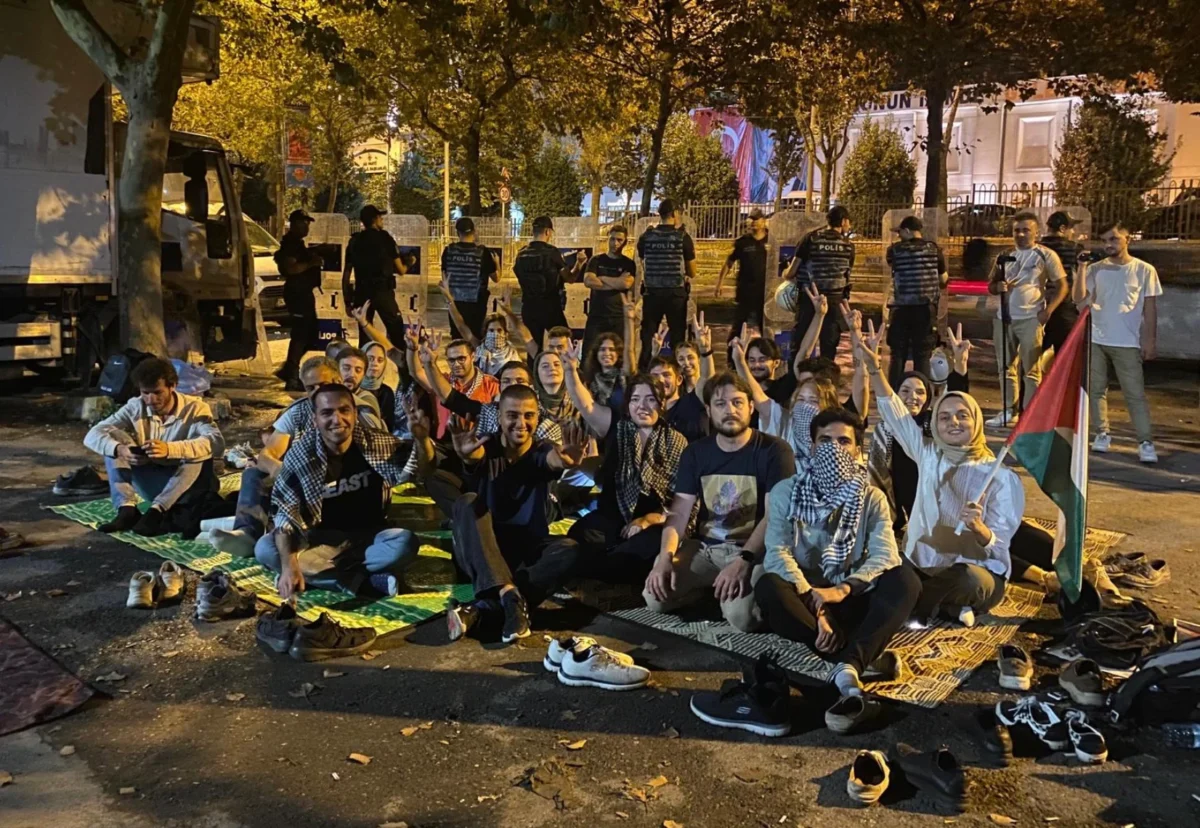Türkiye’nin İsrail’e taşıdığı petrolü protesto eden 2 Filistinli öğrenciye ‘sınır dışı’ kararı 2 Türkiye’nin İsrail’e taşıdığı petrolü protesto eden 2 Filistinli öğrenciye ‘sınır dışı’ kararı