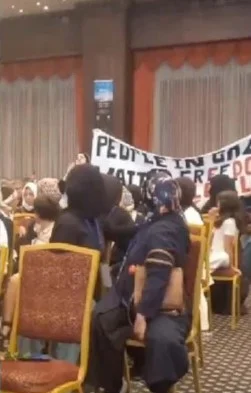 Erdoğan'ın konuşması sırasında 'Gazze'ye destek' eylemi