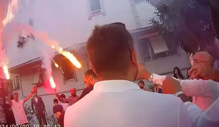 Düğün günü faciadan dönüldü! Meşale gelinin duvağına düştü 1 Düğün günü faciadan dönüldü! Meşale gelinin duvağına düştü