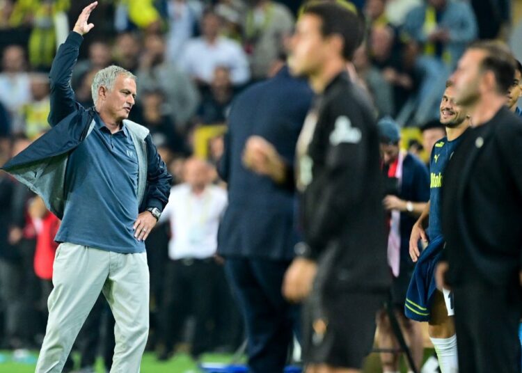 Derbi mağlubiyeti sonrası Jose Mourinho’dan beklenmedik tercih: Orta sahanın yıldız ismini kulübeye çekecek