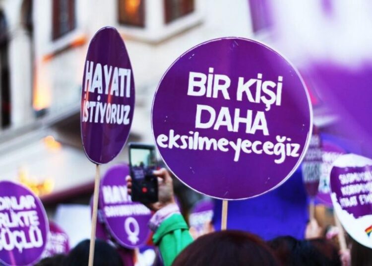 Ankara’da kadın cinayeti: Metro istasyonu önünde öldürdü