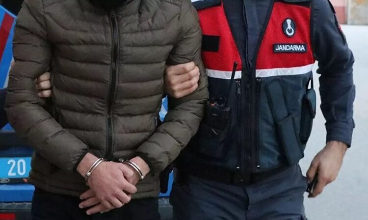 Firariler dışarıda kol geziyor: 14 yıl hapisle aranan şüpheli yakalandı 1 Firariler dışarıda kol geziyor: 14 yıl hapisle aranan şüpheli yakalandı