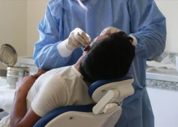 Kendisini diş hekimi diye tanıtıp bir hastanın 4 dişini çeken temizlikçiye şaka gibi ceza verildi 2 Kendisini diş hekimi diye tanıtıp bir hastanın 4 dişini çeken temizlikçiye şaka gibi ceza verildi