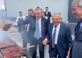 AK Partili başkandan sucuk savunması: Bakanlar ağzına bir lokma almadı