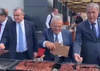 AK Partililerin sucuk mangal keyfine sosyal medyadan tepki yağdı