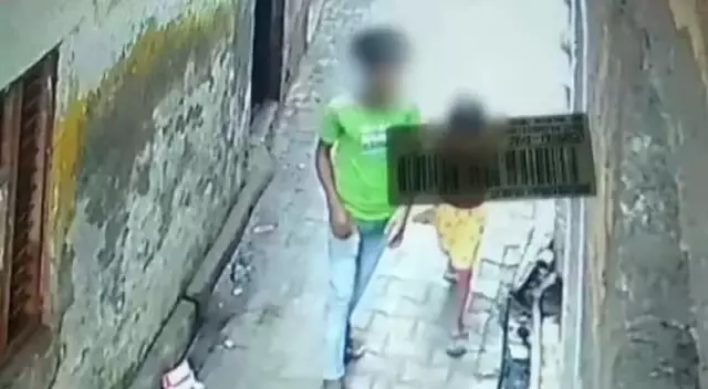 Maymunlar, 6 yaşındaki kız çocuğunu cinsel istismardan kurtardı 1 Maymunlar, 6 yaşındaki kız çocuğunu cinsel istismardan kurtardı