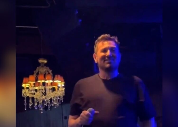 Metin Arolat'ın sahnedeki son anları ortaya çıktı 1 Metin Arolat’ın sahnedeki son anları ortaya çıktı