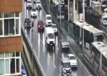 Bu kaçıncı kaza? Avcılar’da iki metrobüs çarpıştı