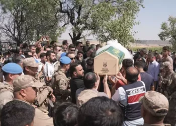 Türkiye’yi ağlatan Narin’in cenaze namazı komşu köyde kılındı